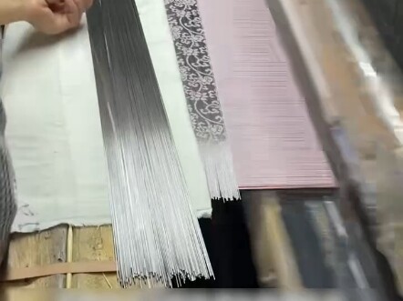 Sutra murbei yang ditambahkan kawat besi bisa menjadi begitu indah