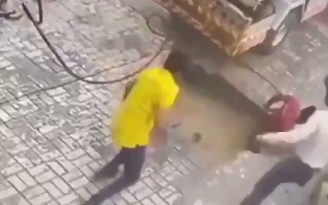 Sự cố sụt lún mặt đường