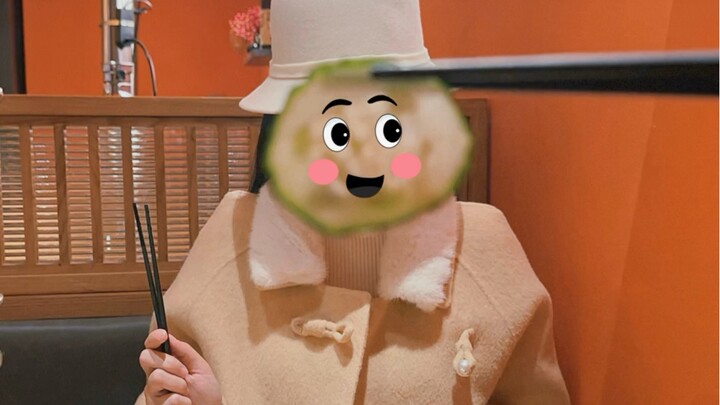 Đi ăn với bạn trai đừng chụp ảnh cụng ly nữa