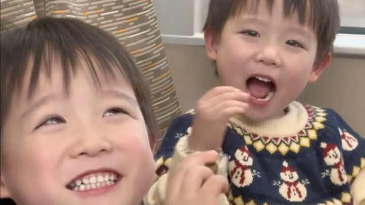 บันทึกการนั่งรถไฟความเร็วสูงครั้งแรกนาน 4 ชั่วโมงครึ่ง ผู้โดยสารใจดี เด็กก็เรียบร้อยมาก～