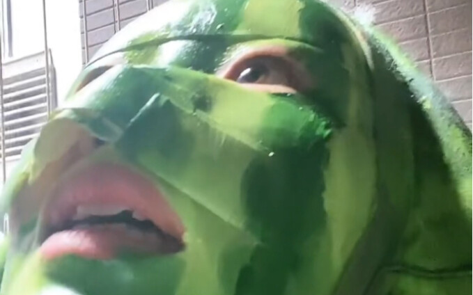 The live broadcast of imitating makeup of Watermelon Tiaozi encountered a gas meter check... I dare 