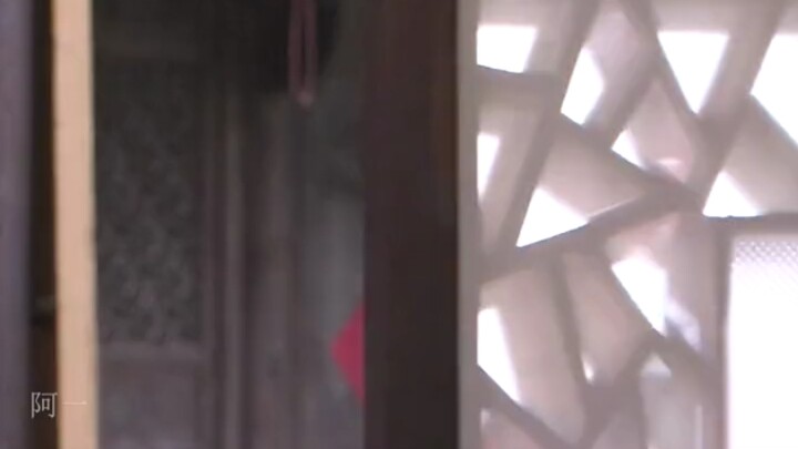 The maid secretly slipped poison into the master’s drink—and a long-term servant caught her red-hand