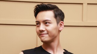 Có rất nhiều nam thần đẹp trai và ngầu, Vương Hạc Đế nổi tiếng ở nước ngoài vì vẻ đẹp trai của mình,