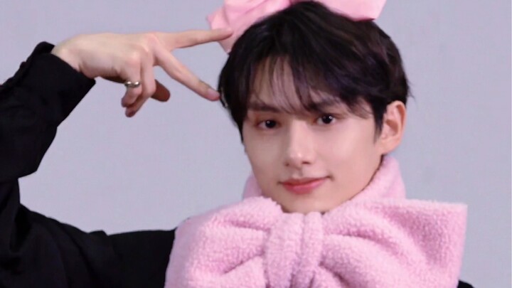 [Wen Junhui] Autograph Session: Sister Guu—Wen Junhui must be so satisfied, right? He’s always so co