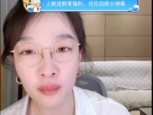 Luật sư Phùng kể rằng vì bị bêu xấu phải ngừng phát sóng, lại chẳng thể kiếm nổi vị thuyền trưởng nà