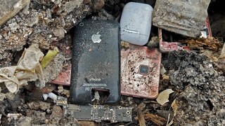 Restoring Abandoned Phone Found From Rubbish, Restoration Destroyed Phone