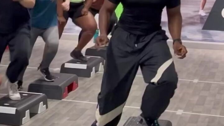 99.99% ของชาวบีไม่สามารถตามท่าออกกำลังกายบนแท่นนี้ได้!