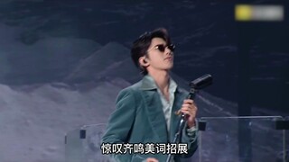 Beating Jay Chou to the top, I got goosebumps all over listening to Cai Xukun's new song "Hug_me."
