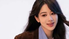 Yang Zi dengan sandal sangat cantik sehingga dia bersinar...