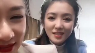 Đồng nghiệp có mối quan hệ tốt, vậy hôn nhau thì có gì sai? Chị Vân Tiêu nhất định phải cho em một c