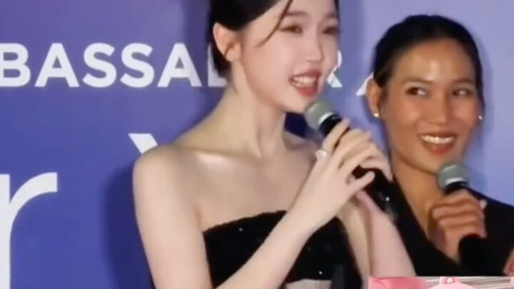 Esther Yu and Zhao Lusi, same Thai translator, totally different reactions—sister’s facial expressio