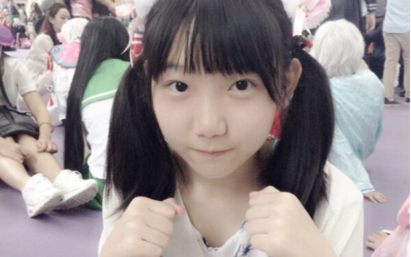 Siswa SMP menari "Nekopara" pada Hari Tahun Baru