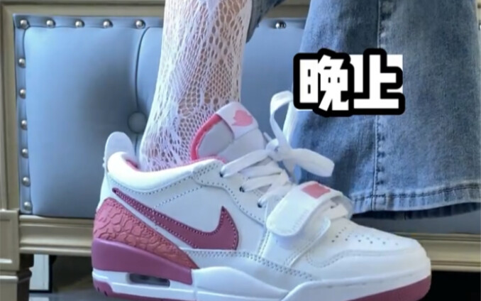 Nói cho tôi biết bạn thích đôi nào nhé!