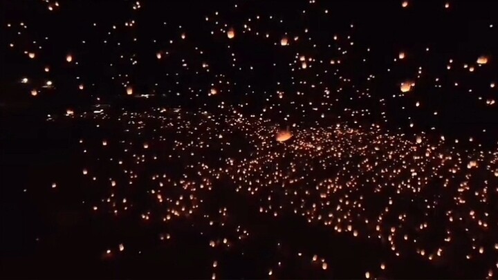 Ternyata apa yang dikatakan Mo Xiangda benar adanya, memang ada tiga ribu lampion