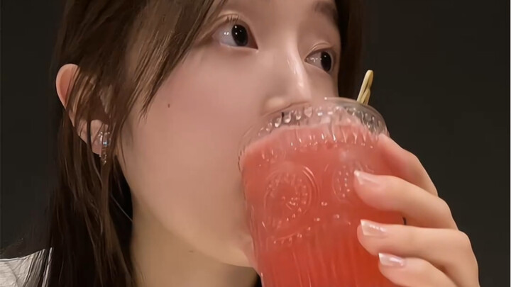 Dengan 100 yuan, bisa minum berapa gelas di bar?