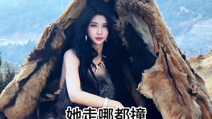 วิดีโอบล็อกสาวหมาป่าลี่เจียงสูง 1.9 เมตร