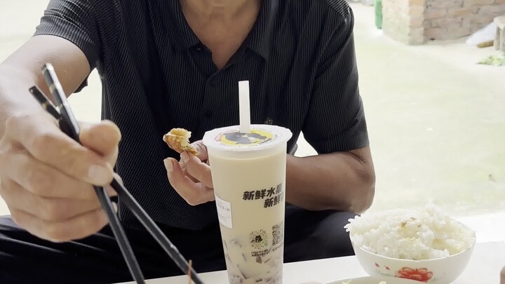 يكفي وجبة دسمة واحدة لترسم ابتسامة الرضا على وجوه والديك.