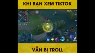 Khi bạn xem tiktok vẫn bị troll