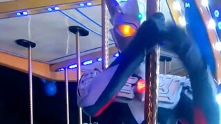 赛罗陪你做旋转木马！
