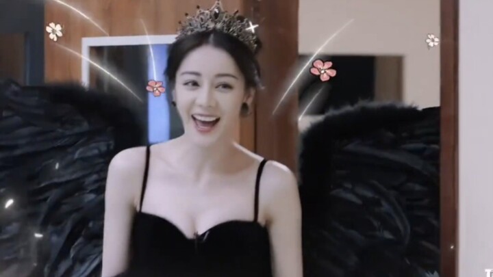 Dilraba’s Black Swan entrance was absolutely stunning! That “hello” was so sweet~ And now, someone w