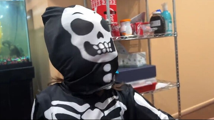 JADE VÀ ÔNG NGOẠI CHUẨN BỊ CHO LỄ HỘI HALLOWEEN NGÀY MAI
