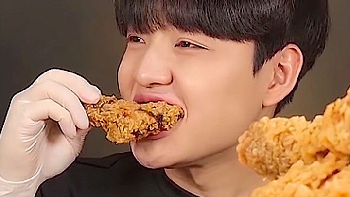 Ayam goreng BHC rasa original, kulit yang renyah dipadu dengan saus keju! | Aengbi