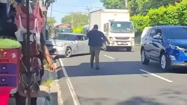 vehículo quedó involucrado en un siniestro vial sobre el bulevar Universitario,