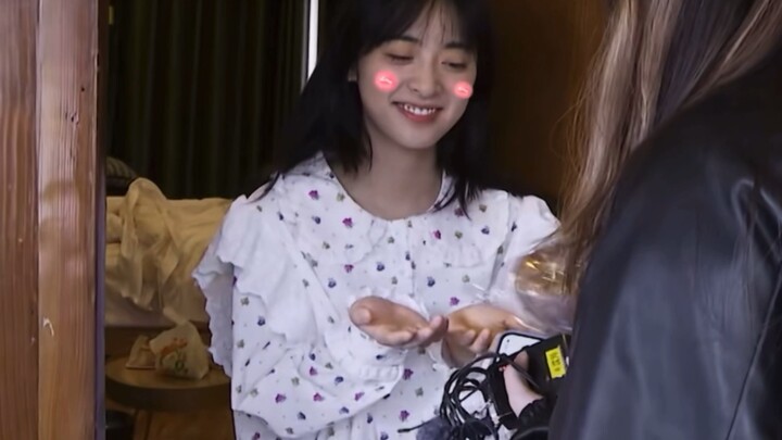 [Shen Yue] Who gets it? She really is like a sincere little puppy!