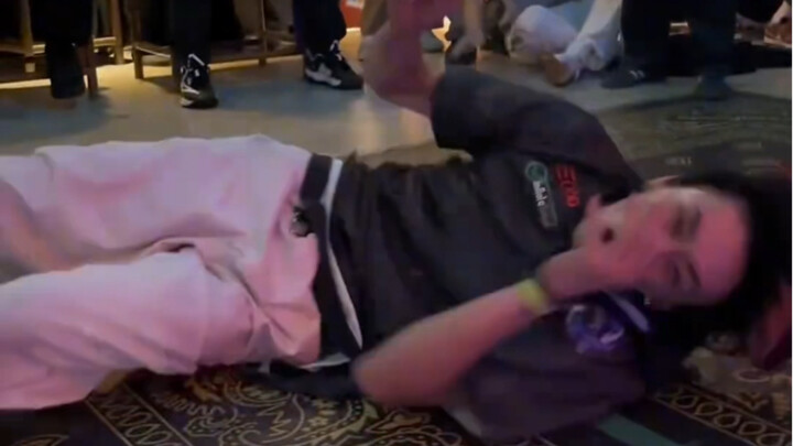 It's so shady—accidentally went way too far! This young guy's move is seriously impressive.