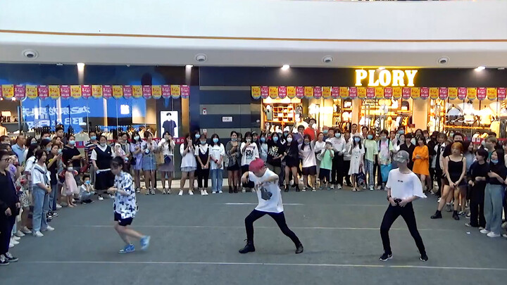 [K-Pop] [EXO] Debut 8th Anniversary - KPOP Random Dance In Chengdu