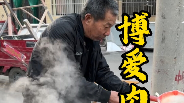 Ông chú hảo tâm đạp xe một bánh bán mì ăn liền và súp thịt viên, hương vị độc đáo, đậm chất đời thườ