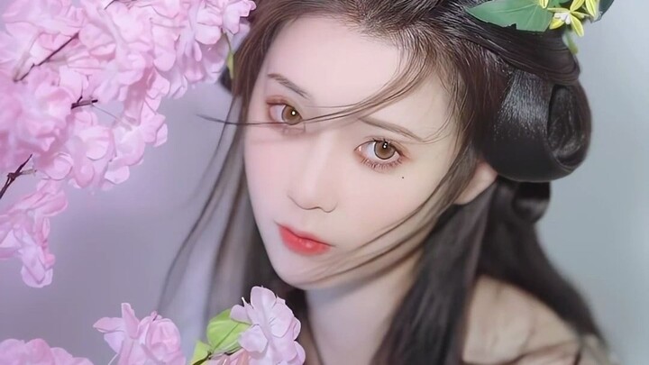 Fellow Daoist, you’re absolutely right—dressing up and bathing is really not good. For now, let’s ju