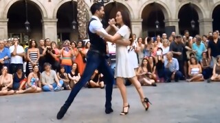 【Tango HD】Kaki panjang di jalan