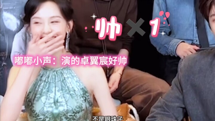 Thôi được rồi Đô Đô, tớ biết trong lòng cậu anh ấy cực kỳ đẹp trai rồi, nhắc hoài nhắc mãi! Mà cái c