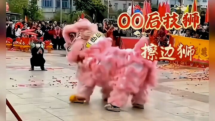 Mỗi thế hệ có một kiểu múa lân riêng, thế hệ 00 múa lân điêu luyện! Khán giả xem mà lặng im như tờ…