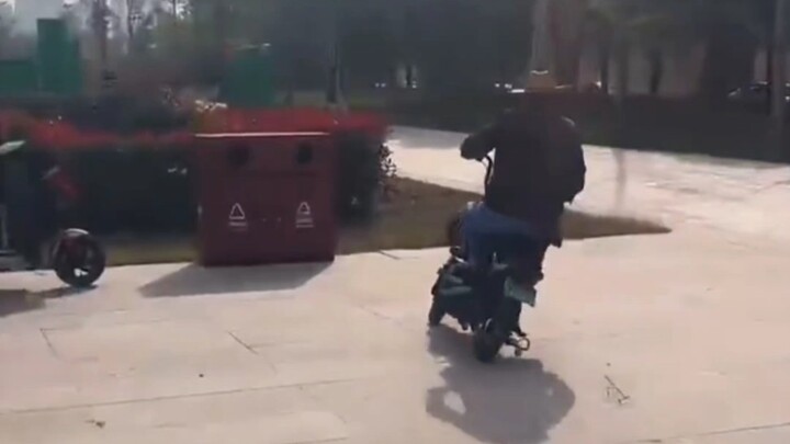 The old man didn’t catch any fish and just ended up getting all worked up—these two kids really know