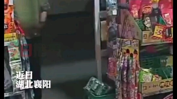Man carries an “AK” to a small shop to exchange for change, and the shop owner freaks out and calls 