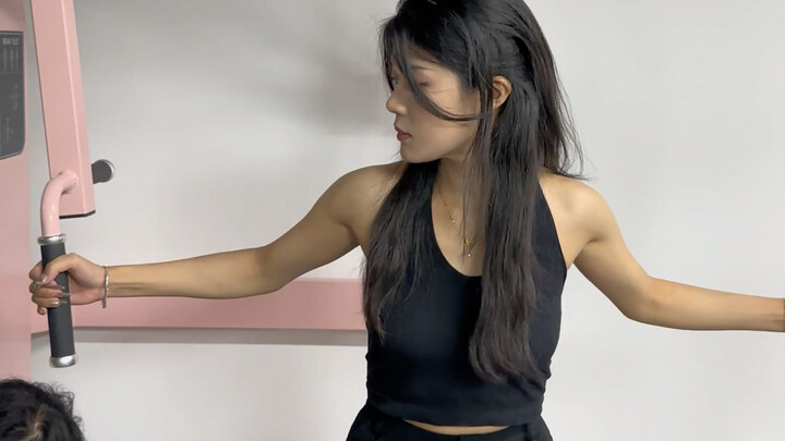 109kg蝴蝶机夹胸娘们都可以