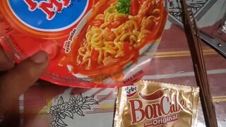 POP MIE + BON CABE LEVEL 30 pemuda ini sangat menikmati nya