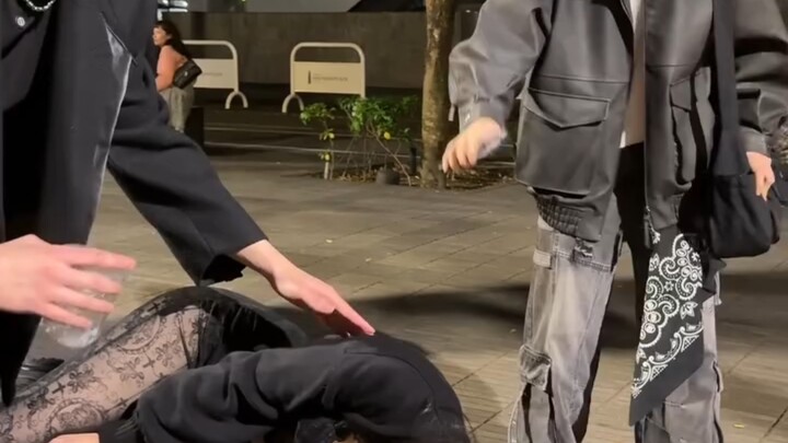 Ra ngoài nhậu nhất định phải cẩn thận nhé!