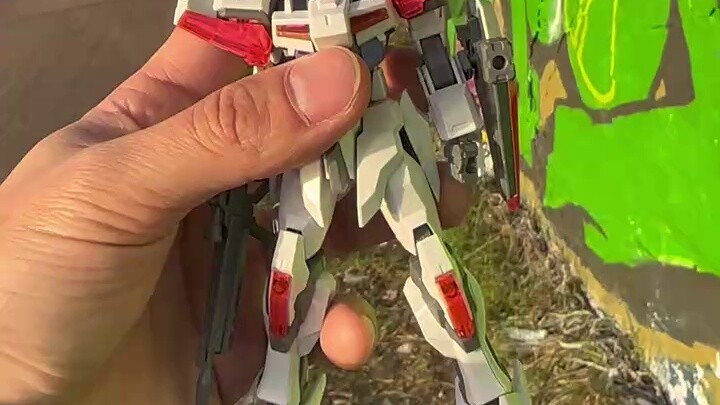 Tantangan untuk bepergian dengan Gundam