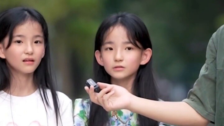 Wawancara dengan gadis kembar yang lucu (4)