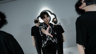 Phòng tập nhảy phiên bản quay phim của Li Xi Kan "Nhạy cảm"