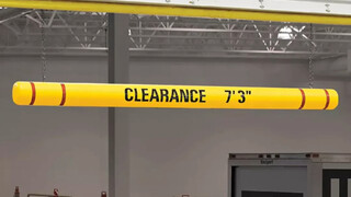 كلمة "clearance" موجودة في مداخل المرائب الأمريكية، ما معناها؟