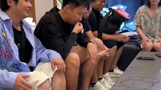 当六个男人待在一起，体验了一把终极社死，网友：是我能看的吗？