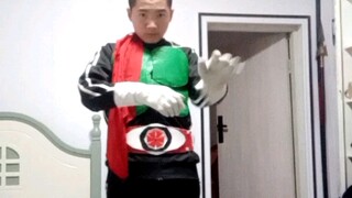 The process of putting on the holster of Kamen Rider One, I have to say, the way of putting on the h
