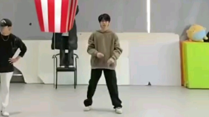 怎么会有人不喜欢贺儿跳舞啊