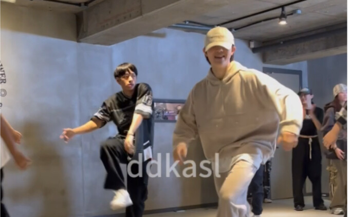 【Su Xinhao】Anggota persiapan debut generasi ketiga TF Family berani menjajal Just Jerk Dance Studio 