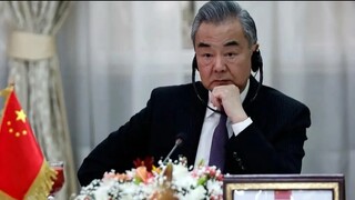 Tôi có nên tránh xa anh ta trước không? Lấy dao đi!