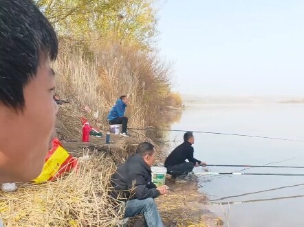 Bagaimana cara mancing di musim dingin? Para bapak-bapak, coba lihat situasinya seperti apa?